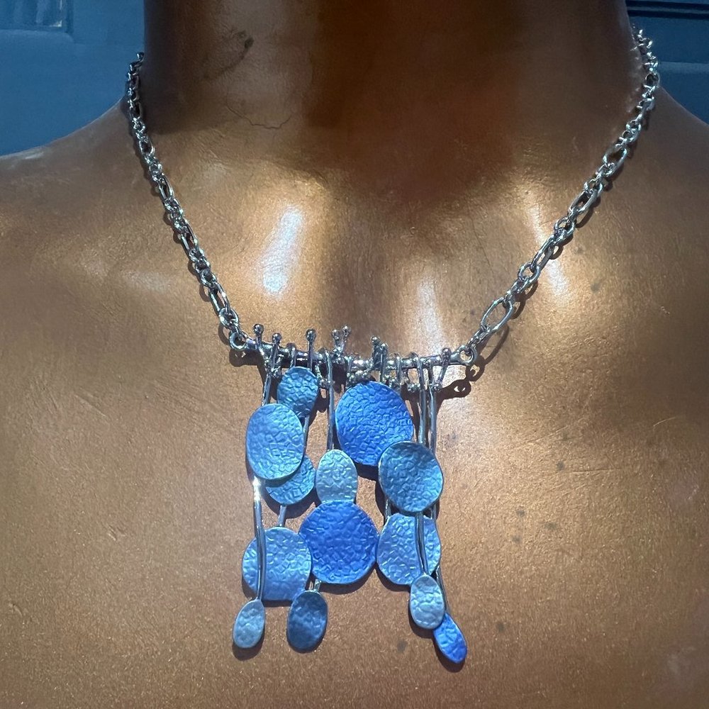 EUC Stunning blue metal & silvertone statement necklace, leather-look.